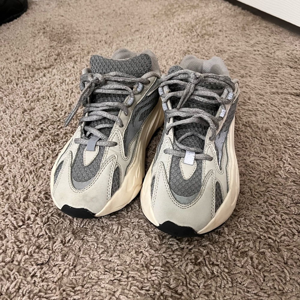 Yeezy 700 static
